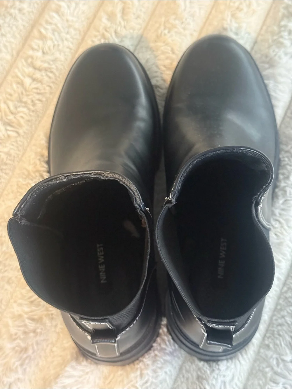 Women’s Black Chelsea Lug Boots Sleek Slip-On Design Size 9
